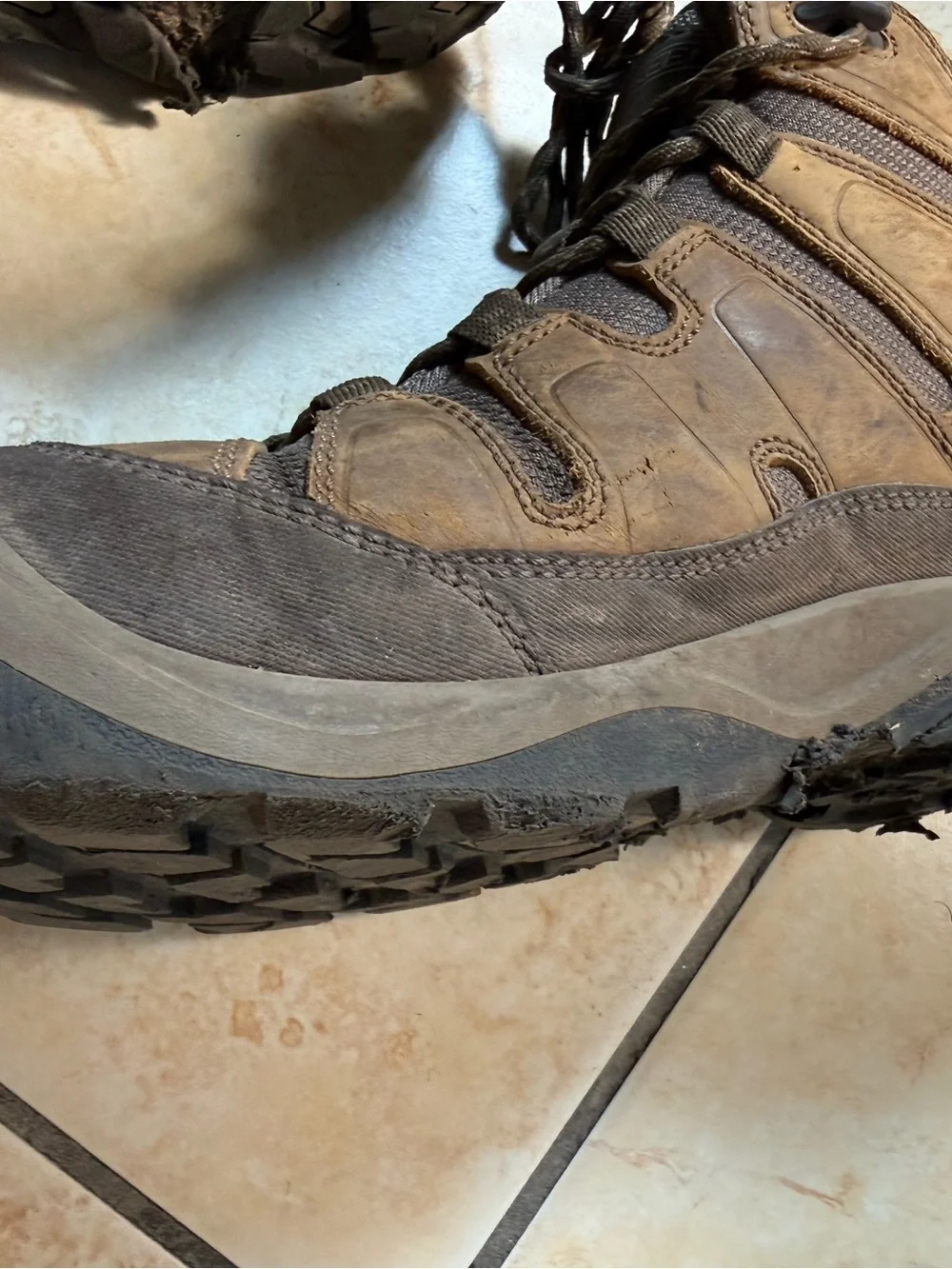 KEEN Men's Circadia Waterproof Mid Boots Size 8